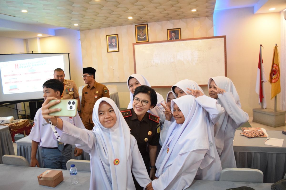 Kejati Sumbar luncurkan program "Jaksa Mengajar" di SMKN 2 Padang