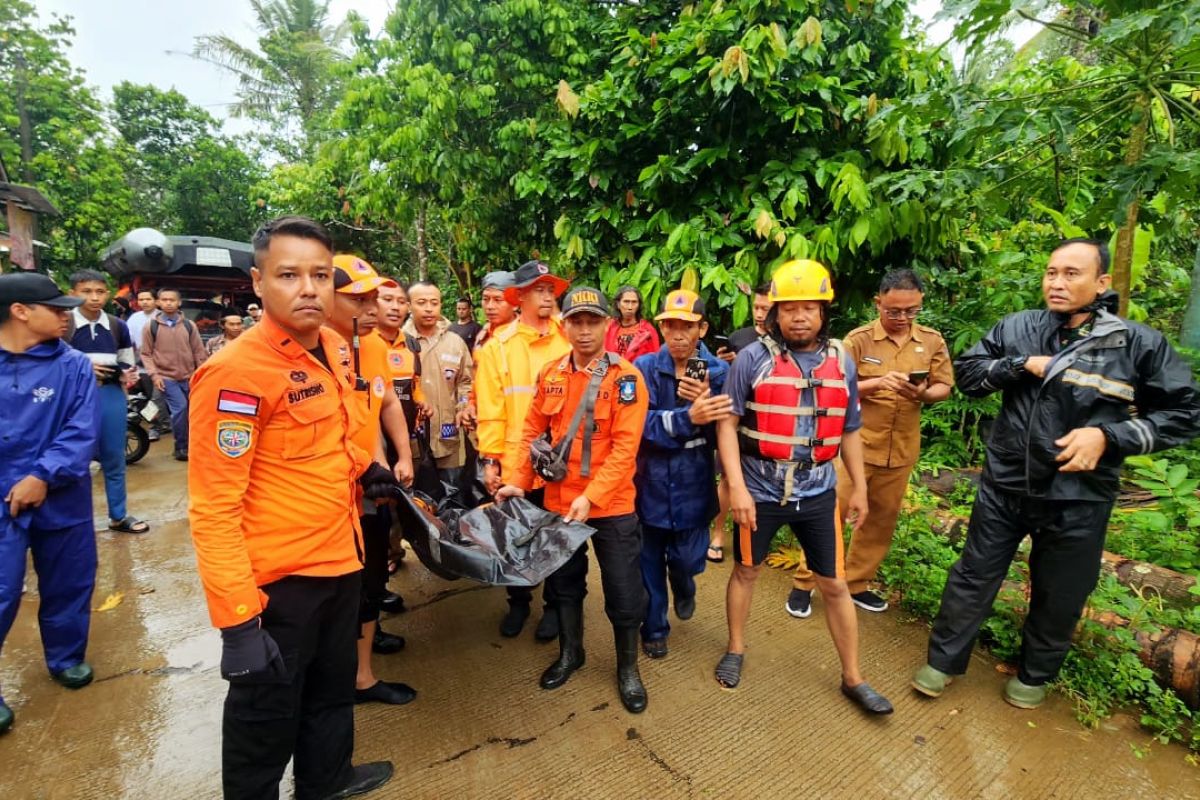 Satu bocah SD Baros yang hanyut di sungai ditemukan meninggal dunia