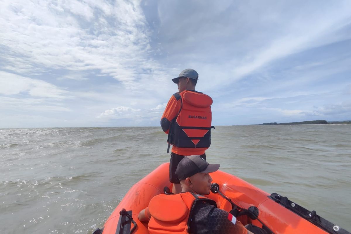 Tim SAR lakukan operasi pencarian nelayan di laut Pesisir Selatan