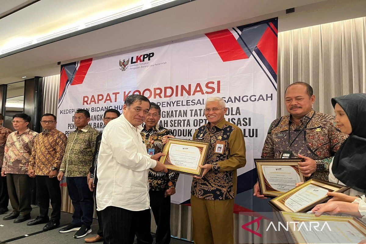 Sultra raih penghargaan Inovasi pengadaan Aspal Buton dari LKPP RI