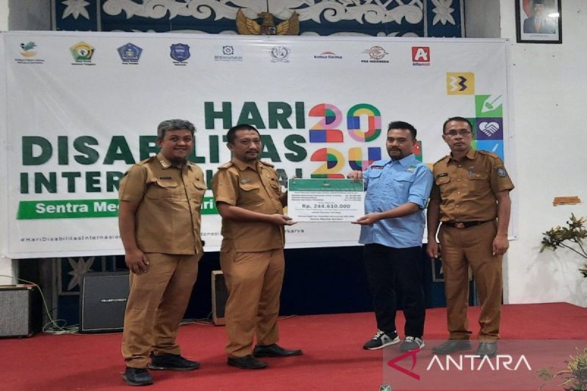 Kemensos salurkan bantuan Rp244,6 juta bagi 110 penyandang disabilitas di Sultra