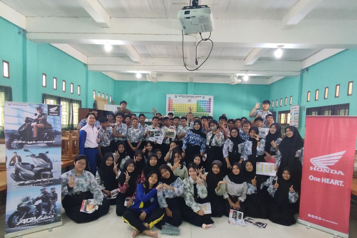 Menanamkan keselamatan Asmo Kalbar gagas generasi #Cari_aman di SMA Negeri 1 Sungai Pinyuh