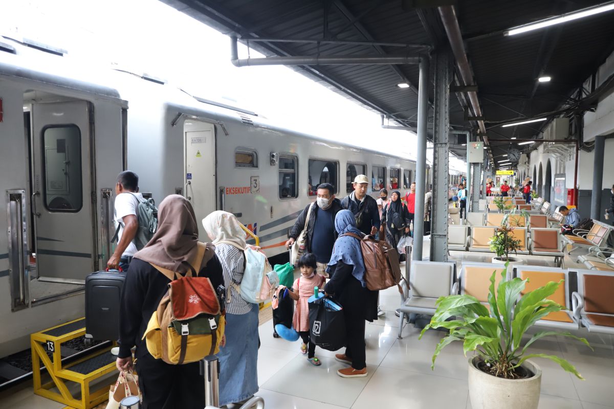 Liburan Seru Nataru, Bersama KAI yang Selalu Siap Melayani dengan Hati