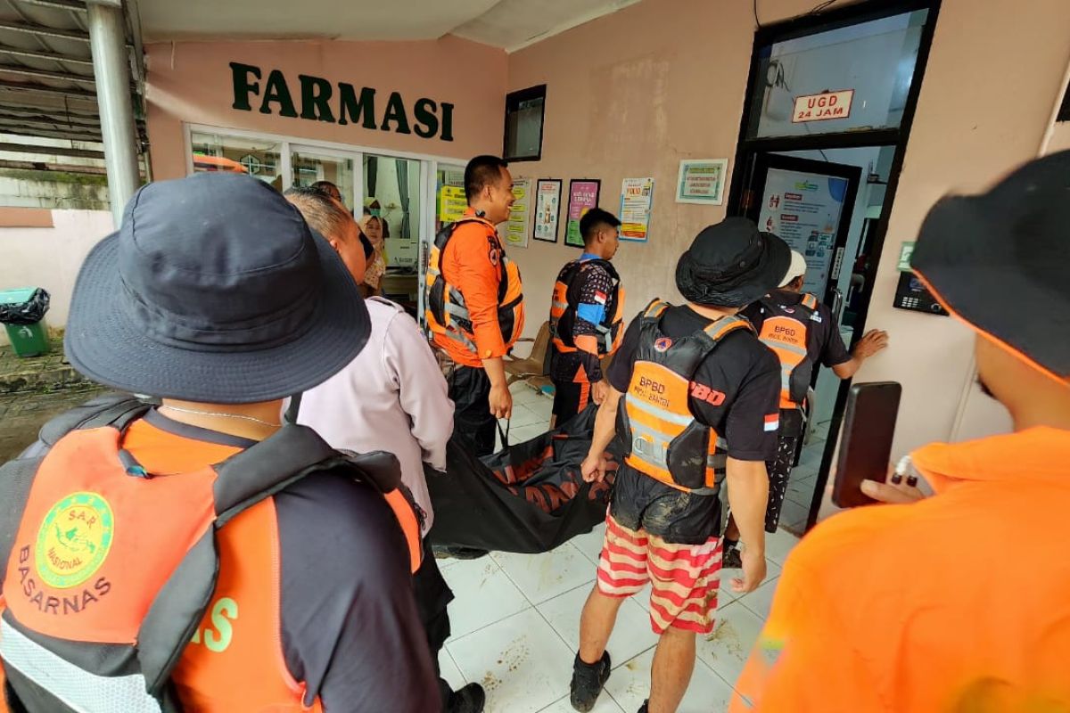 Tiga bocah SD terseret arus sungai ditemukan meninggal