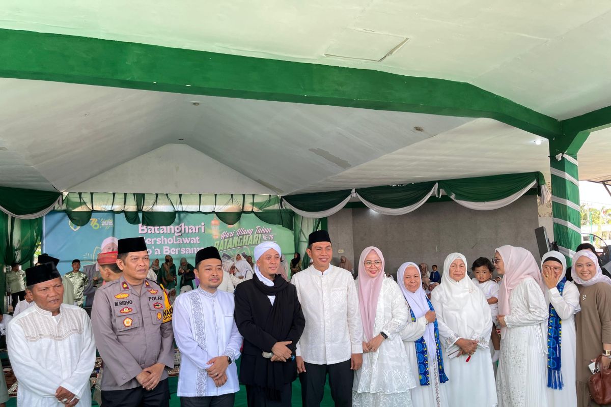 Ribuan masyarakat ikut ramaikan doa dan sholawat bersama Pemkab Batanghari