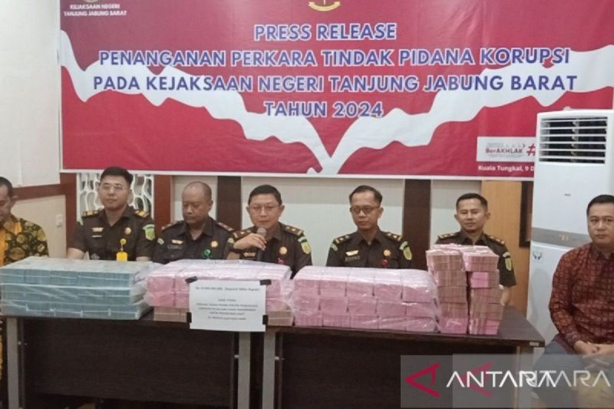 Kejari Tanjabbar tahan mantan dirut perusahaan perkebunan sebabkan kerugikan negara Rp126 miliar