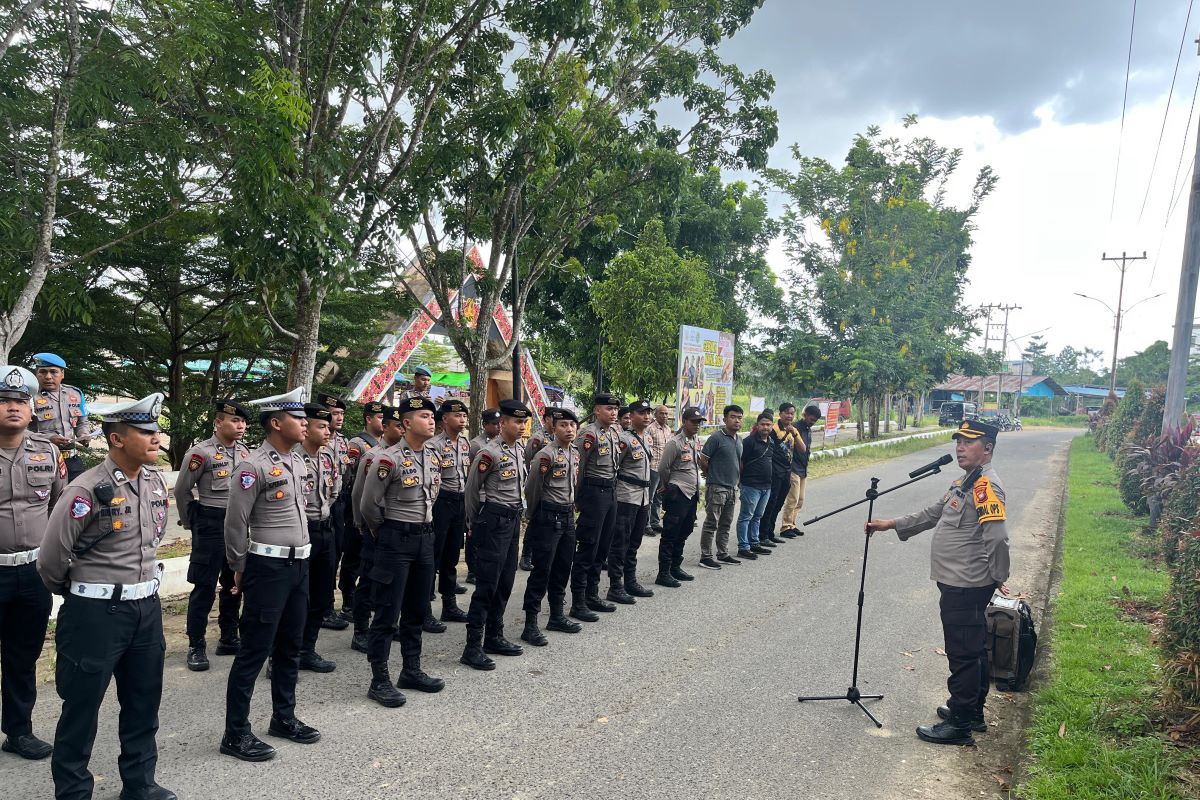 Ratusan Personel Polres Sekadau Amankan Gebyar Natal 2024