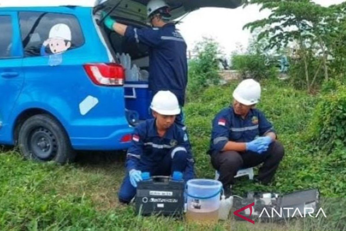 Pemkab Bekasi uji secara berkala kualitas air sungai kendalikan pencemaran