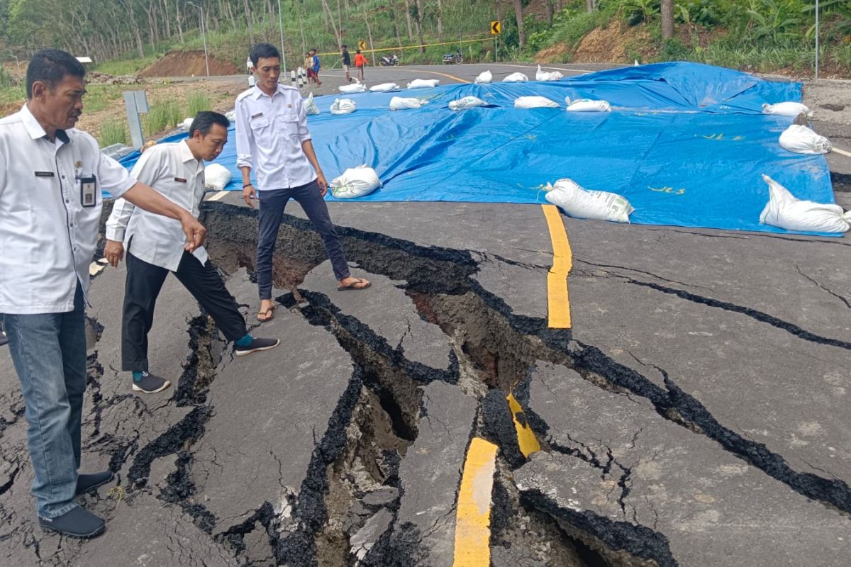 Pemkab Malang lapor ke pusat terkait putusnya JLS akibat longsor