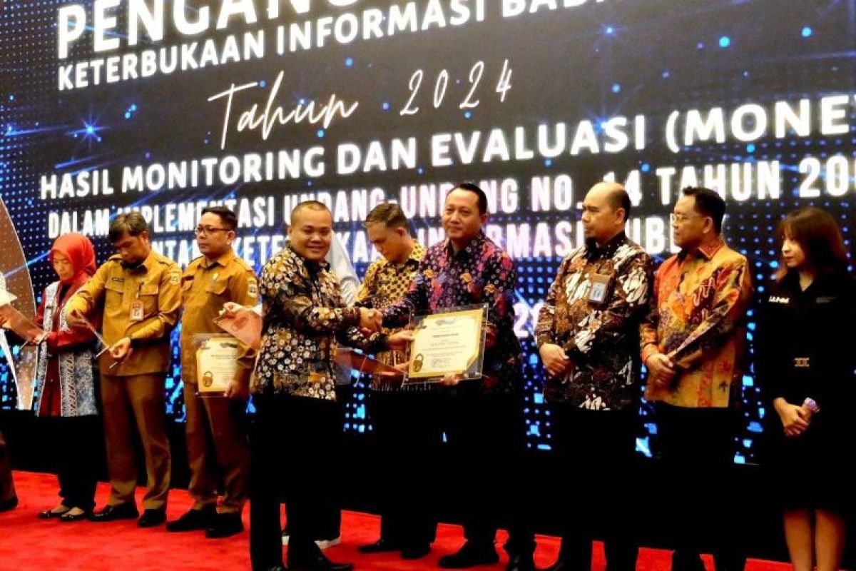 Pemkab Tangerang terima penghargaan keterbukaan informasi 2024