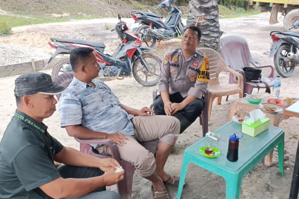 Bhabinkamtibmas Polsek Pinggir sarapan bersama warga, beri imbauan kamtibmas