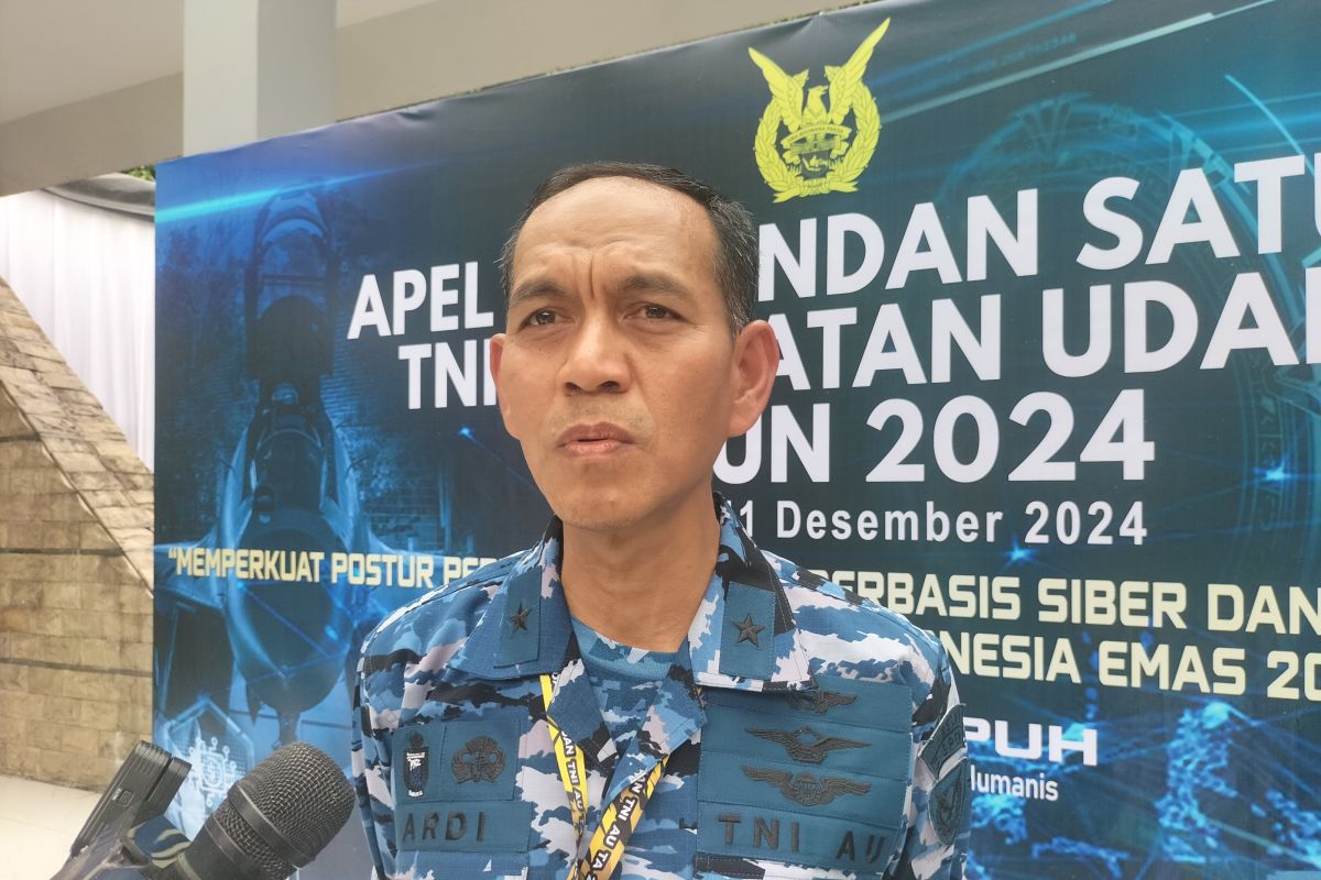 TNI AU sebut mencuci pesawat jet F-16 secara manual lumrah dilakukan