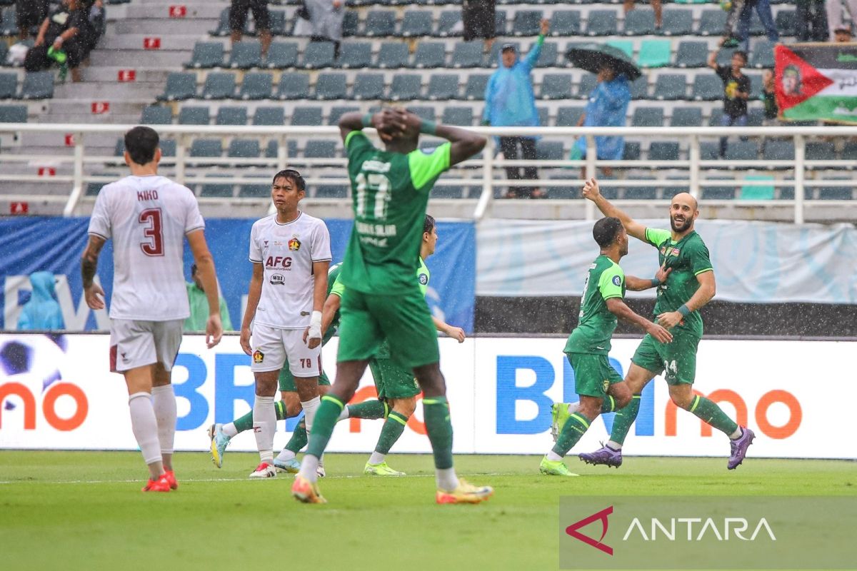 Persebaya menang 4-1 atas Persik Kediri di hadapan ribuan Bonek