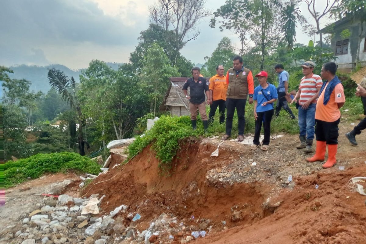 Puluhan rumah di Lebak, Banten alami kerusakan akibat pergerakan tanah