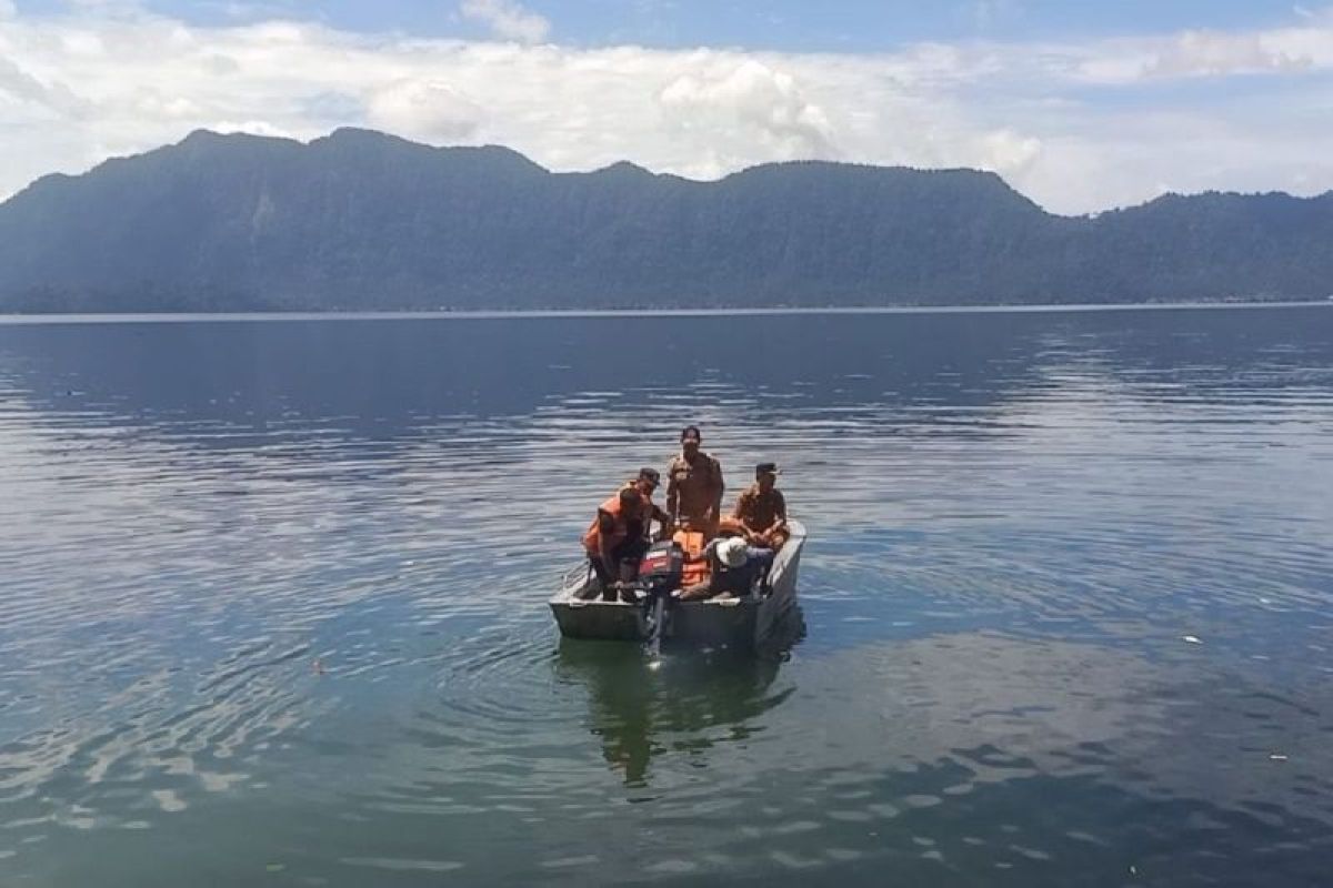 Cuaca sulitkan Tim Gabungan Agam cari nelayan tenggelam di Danau Maninjau