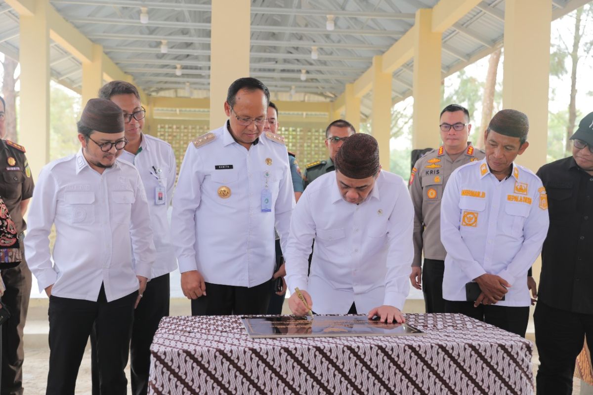 Wamendes PDT meresmikan bangunan sarana wisata Batu Belubang