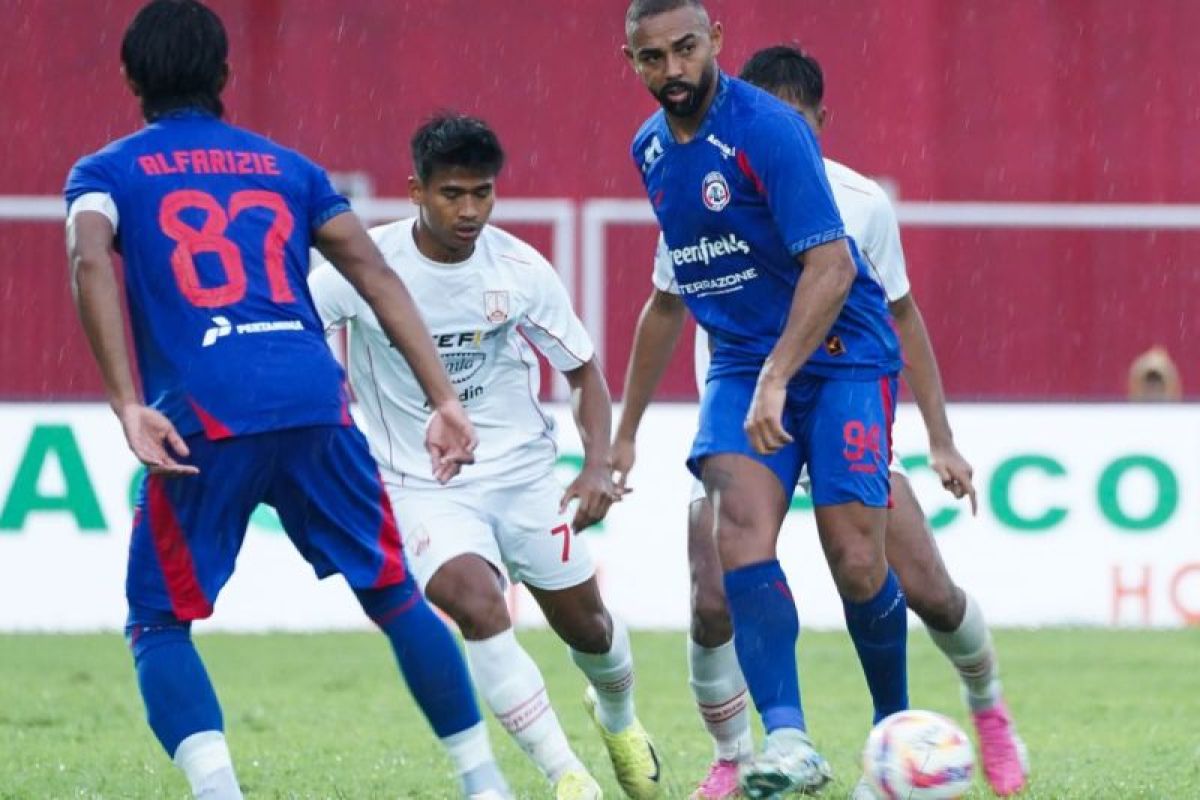 Pelatih Arema FC evaluasi permainan usai ditahan imbang 1-1 lawan Persis