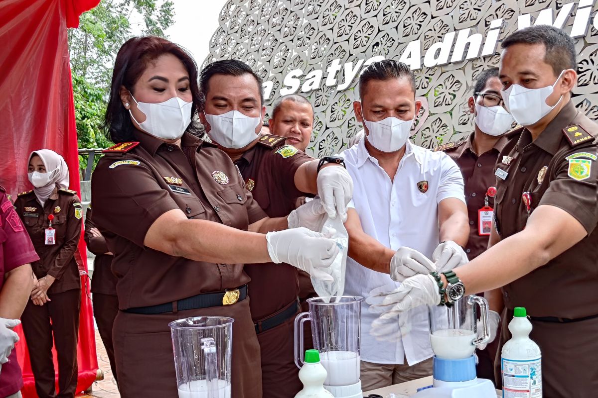 Kejaksaan Tangerang Selatan musnahkan barang bukti perkara inkrah