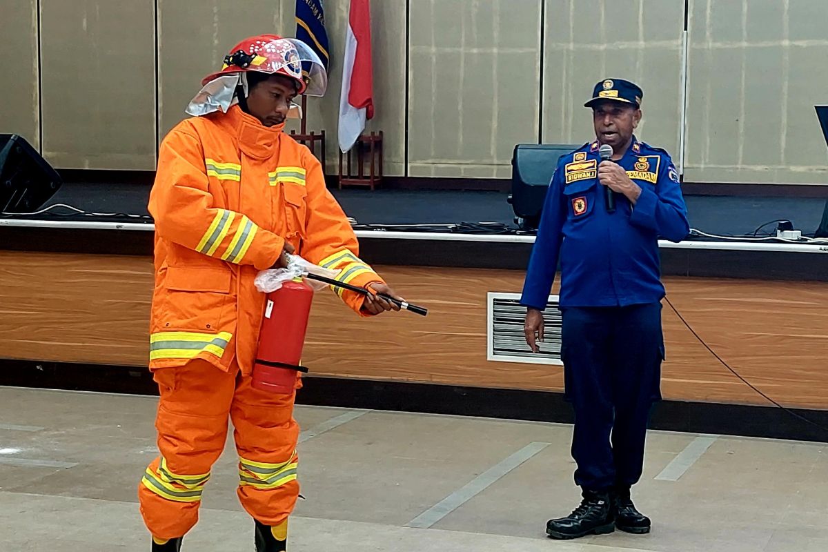 Kota Sorong latih 100 relawan damkar guna mitigasi kebakaran