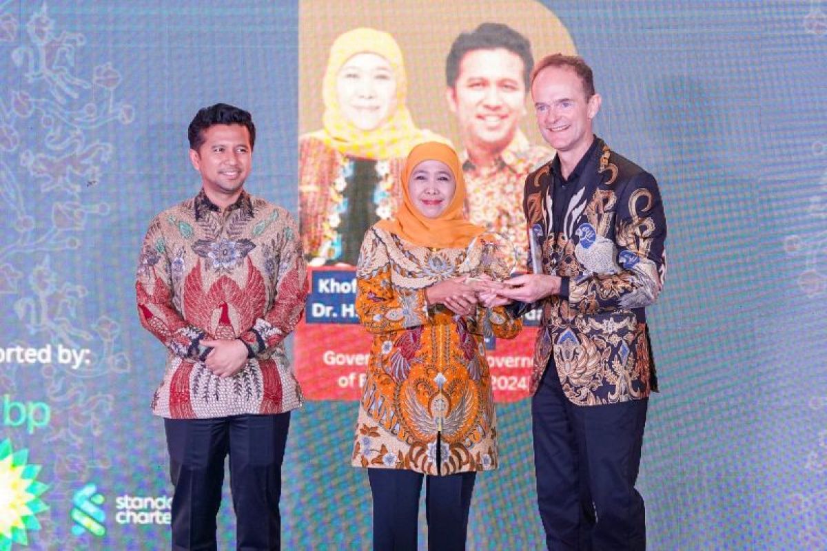 Khofifah-Emil terima penghargaan 'Platinum Award' dari Duta Besar Inggris