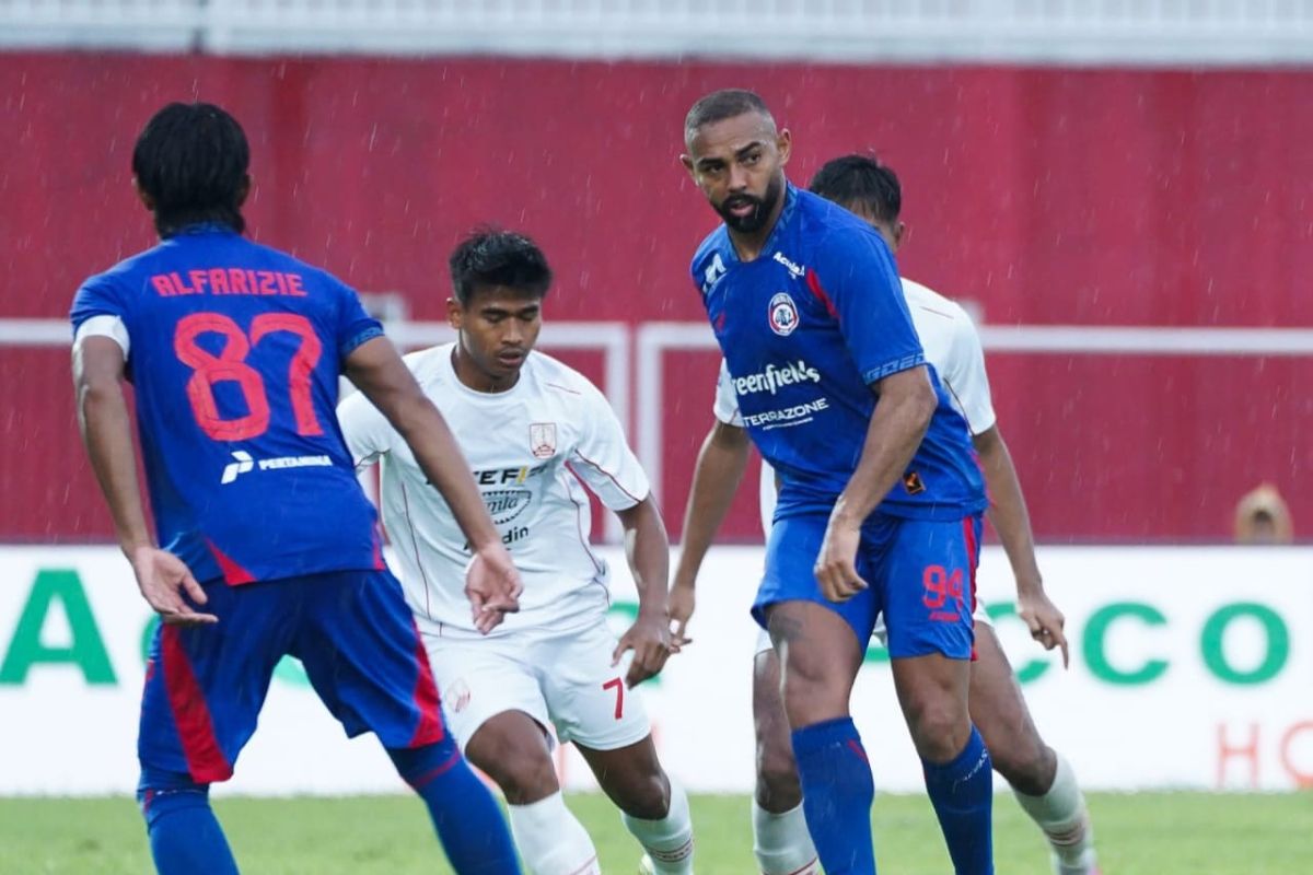 Pelatih Arema FC evaluasi permainan usai ditahan imbang Persis