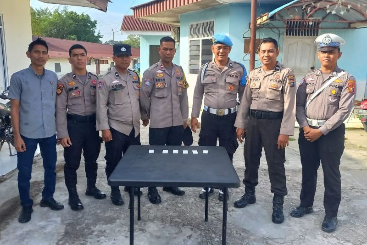 Jelang pengamanan Nataru, Polsek Mandau tes urine personel