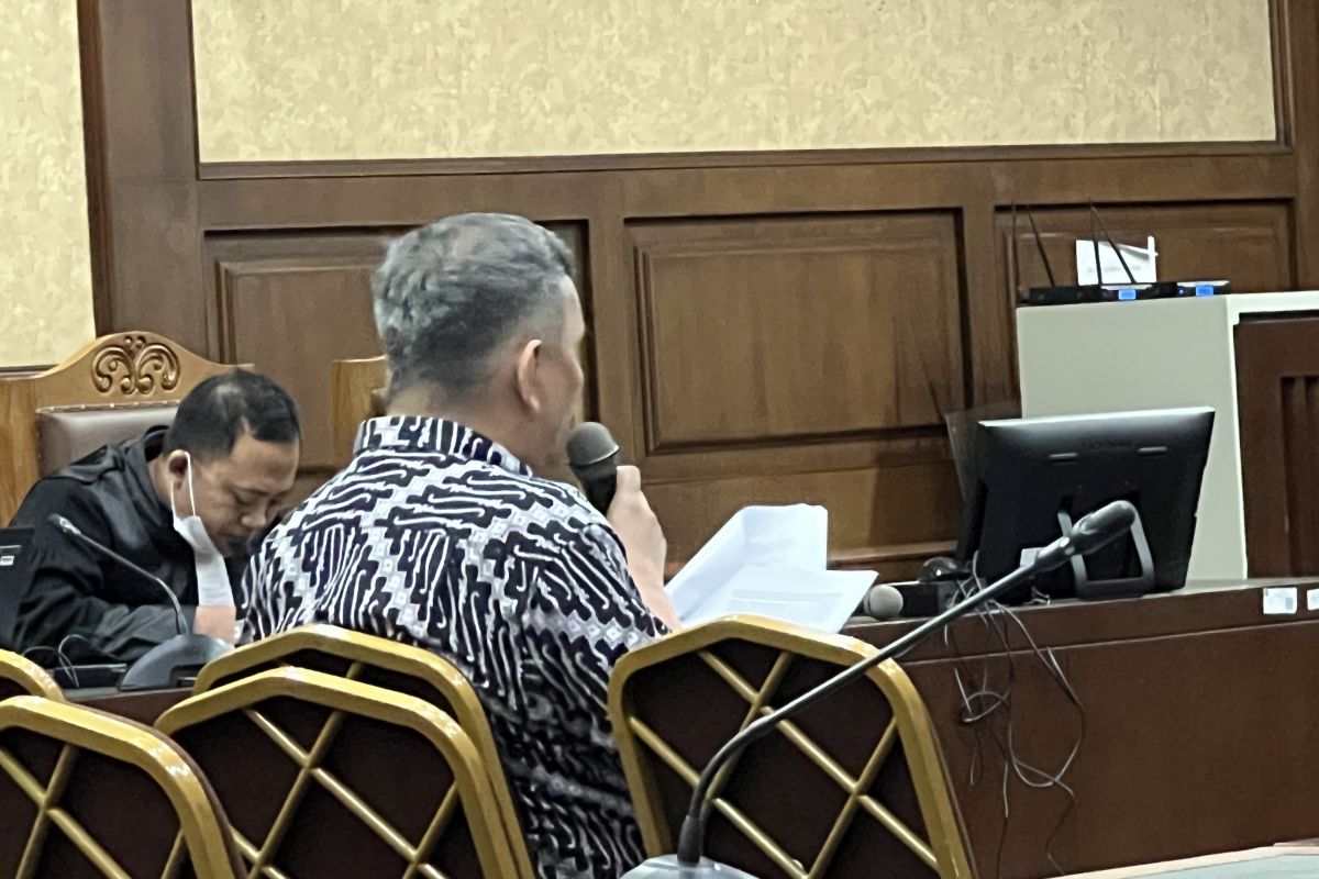 Eks Dirkeu PT Timah Emil Ermindra dituntut 12 tahun: Begitu sadis diberikan ke saya
