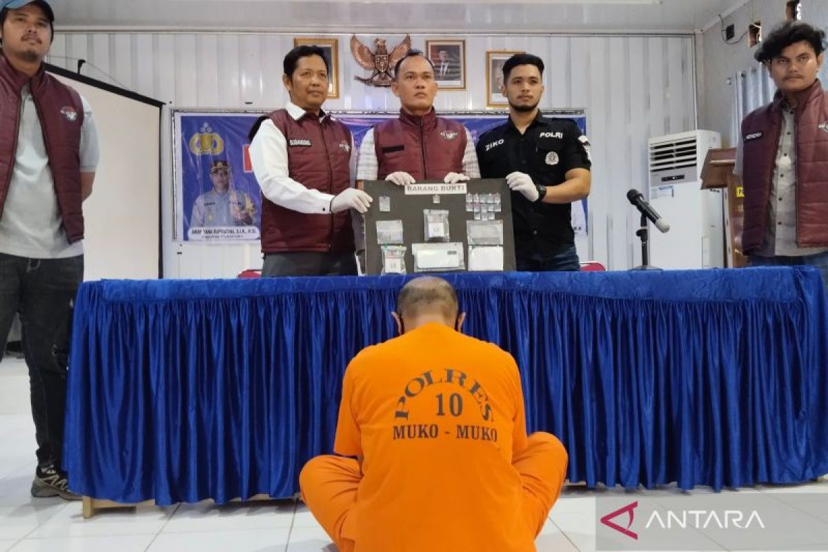 Nelayan di Mukomuko ditangkap, polisi gagalkan peredaran 13 paket sabu