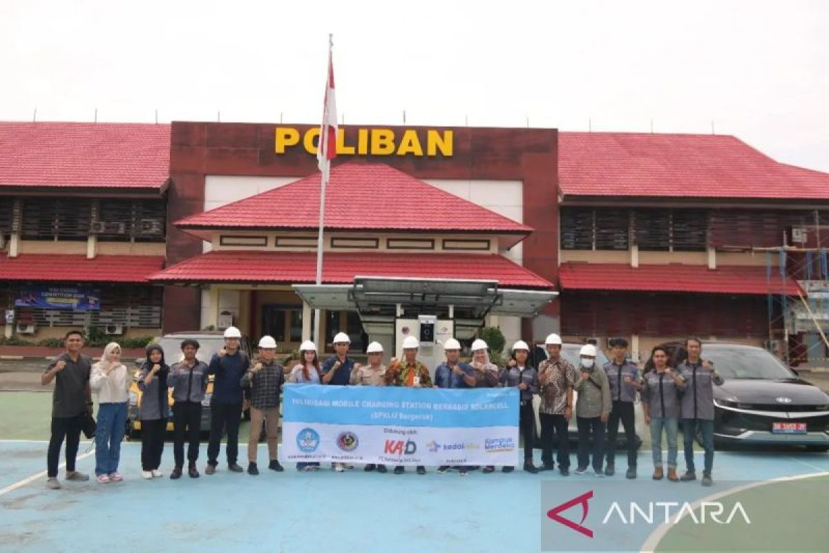 Poliban luncurkan stasiun pengisian kendaraan listrik berbasis panel surya
