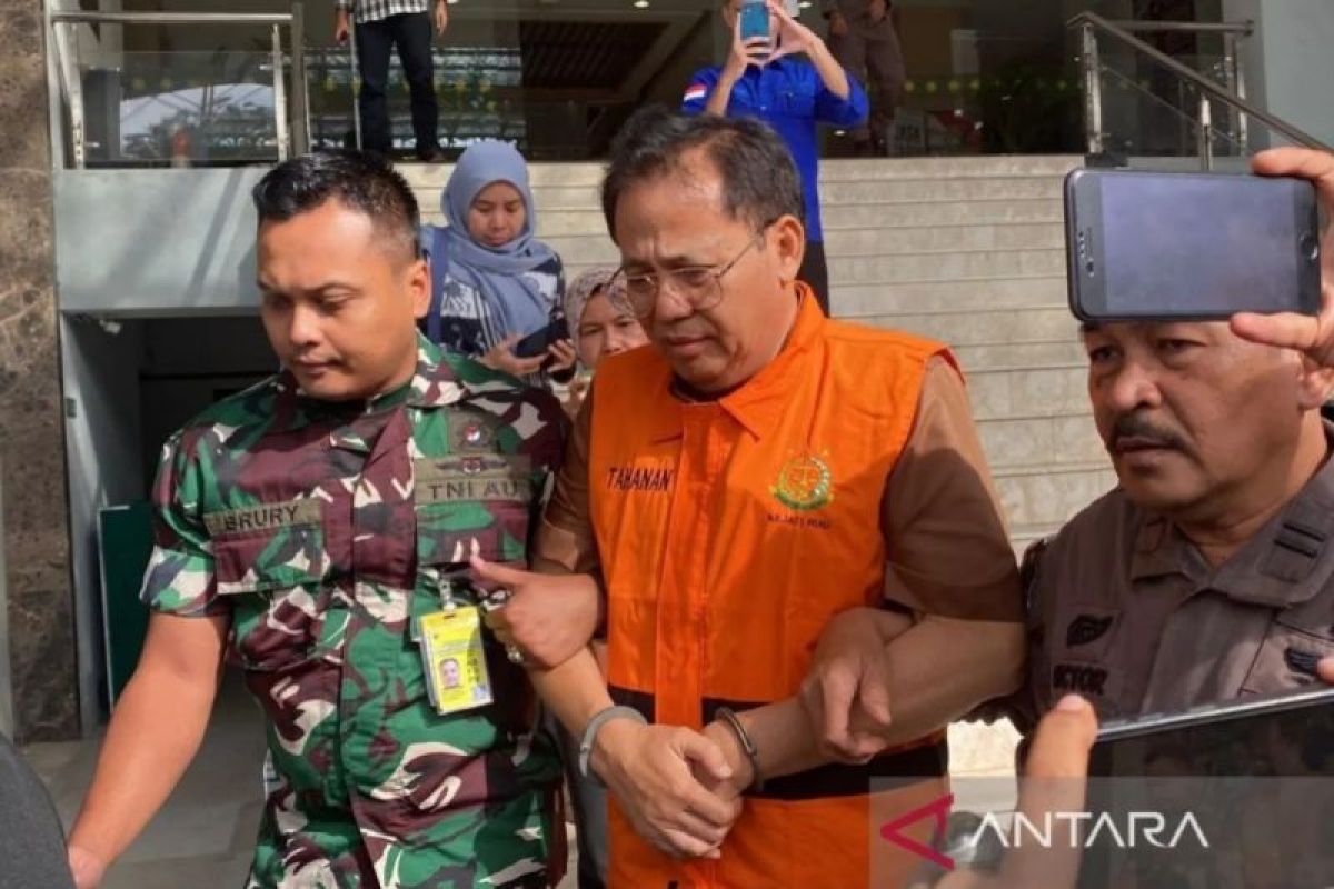Kejati Riau perpanjang penahanan tersangka dugaan korupsi hibah PMI Riau