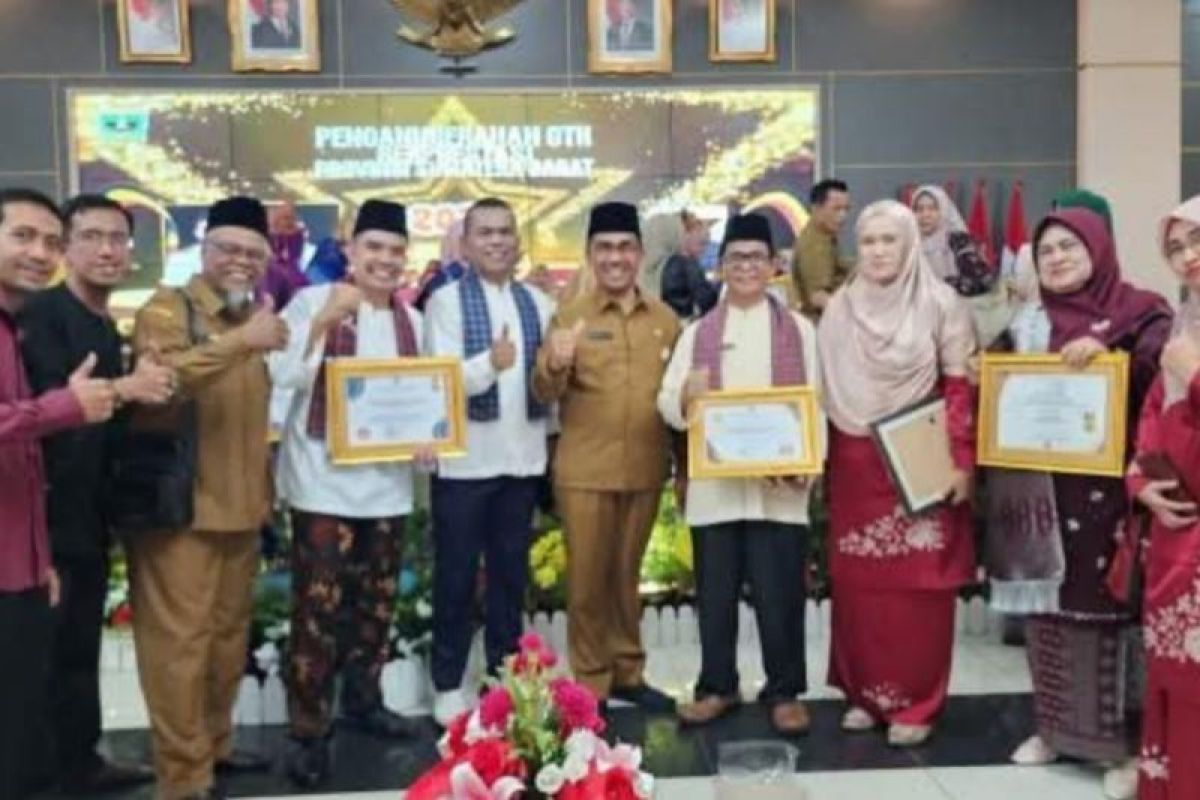 SMKN 1 Lubuk Sukaping boyong penghargaan bergengsi diajang GTK berprestasi 2024