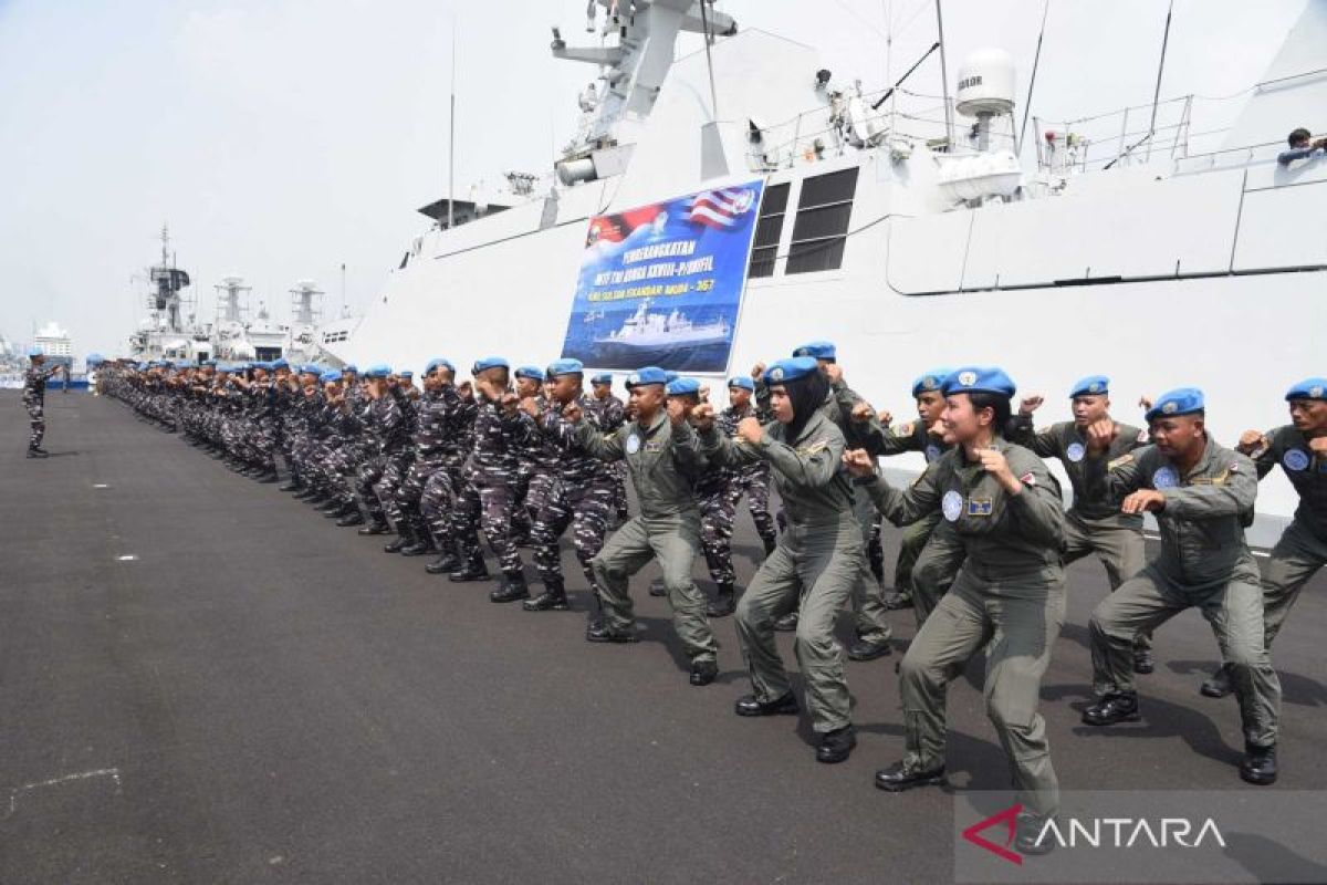 SIM-367 warship leaves Surabaya, ready to sail to Lebanon