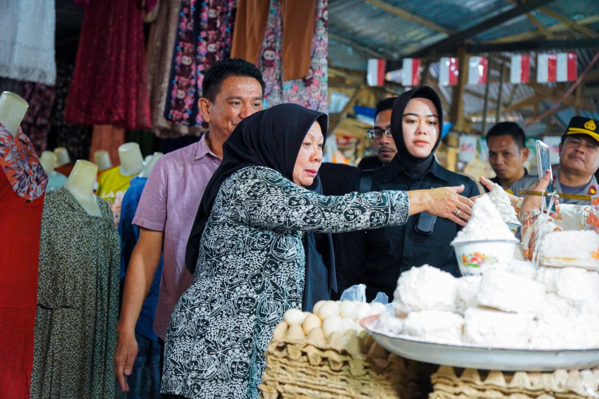 Wakil Wako Palu tinjau pasar pastikan ketersediaan bahan pokok