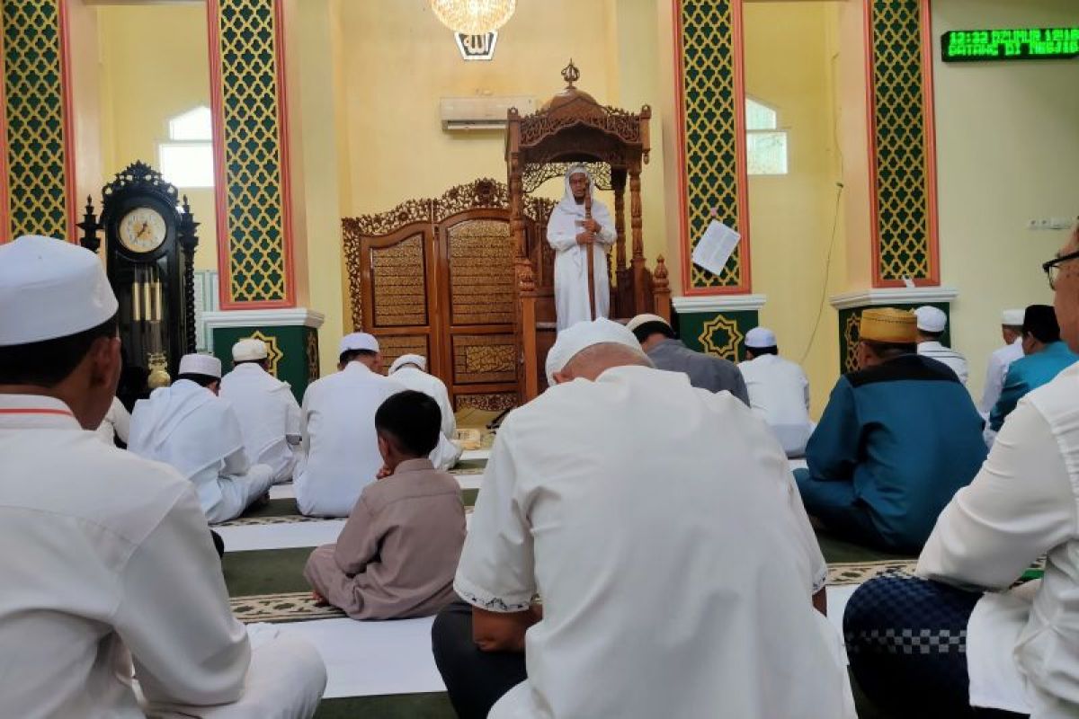 Niat Shalat Jumat: lengkap dalam bahasa Arab, latin, dan artinya