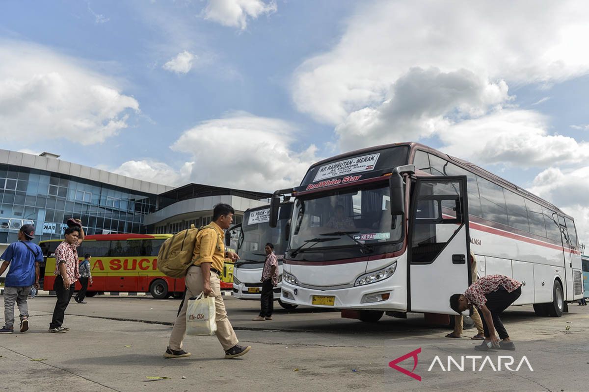 Kesiapan bus angkutan Nataru di Banten