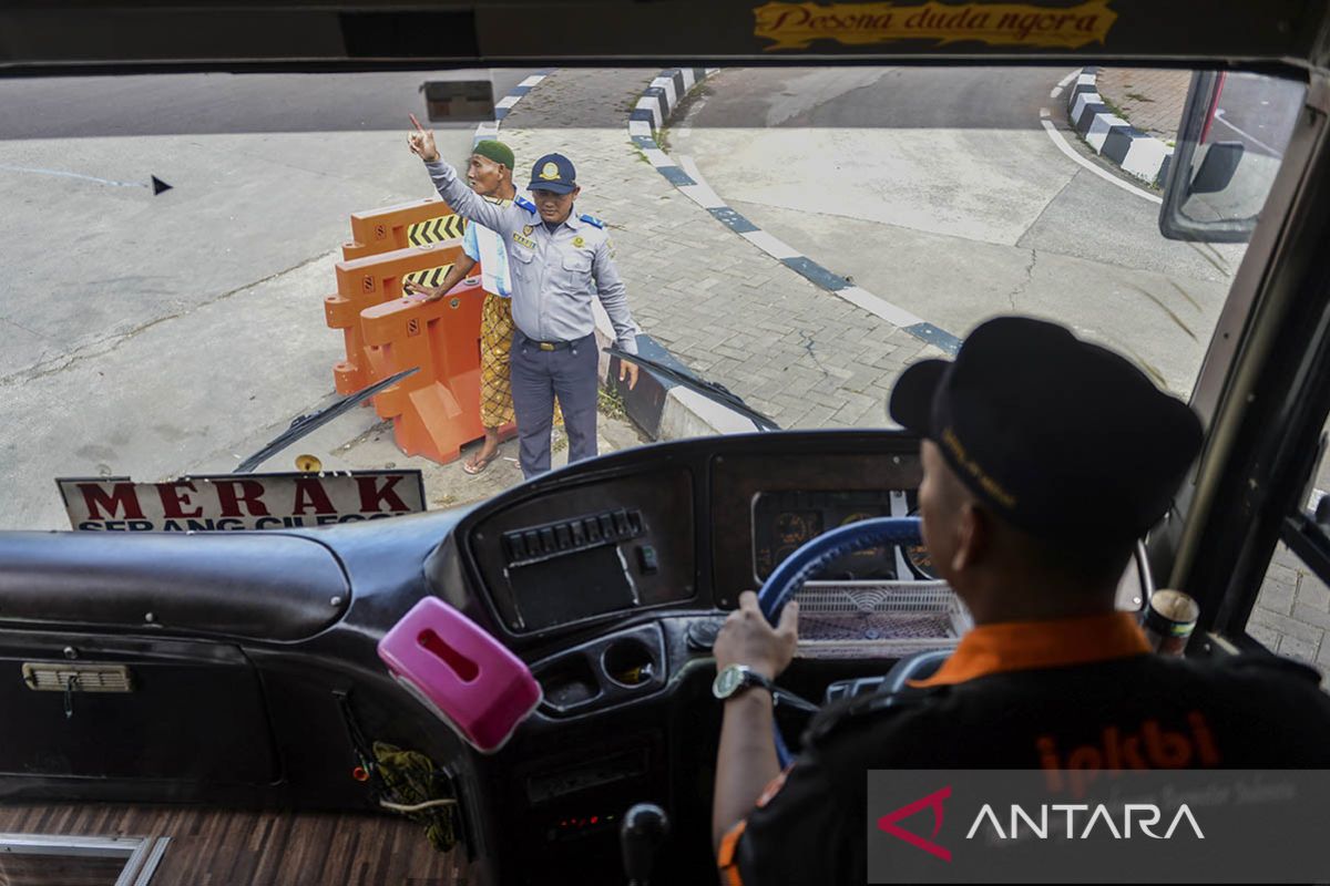 Pengecekan kelaikan bus jelang libur Nataru