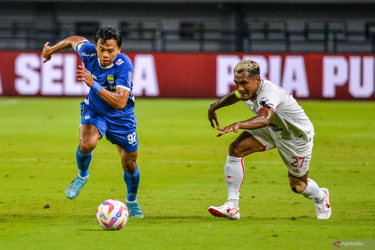 Liga 1 - Persib tekuk Barito Putera 2-1