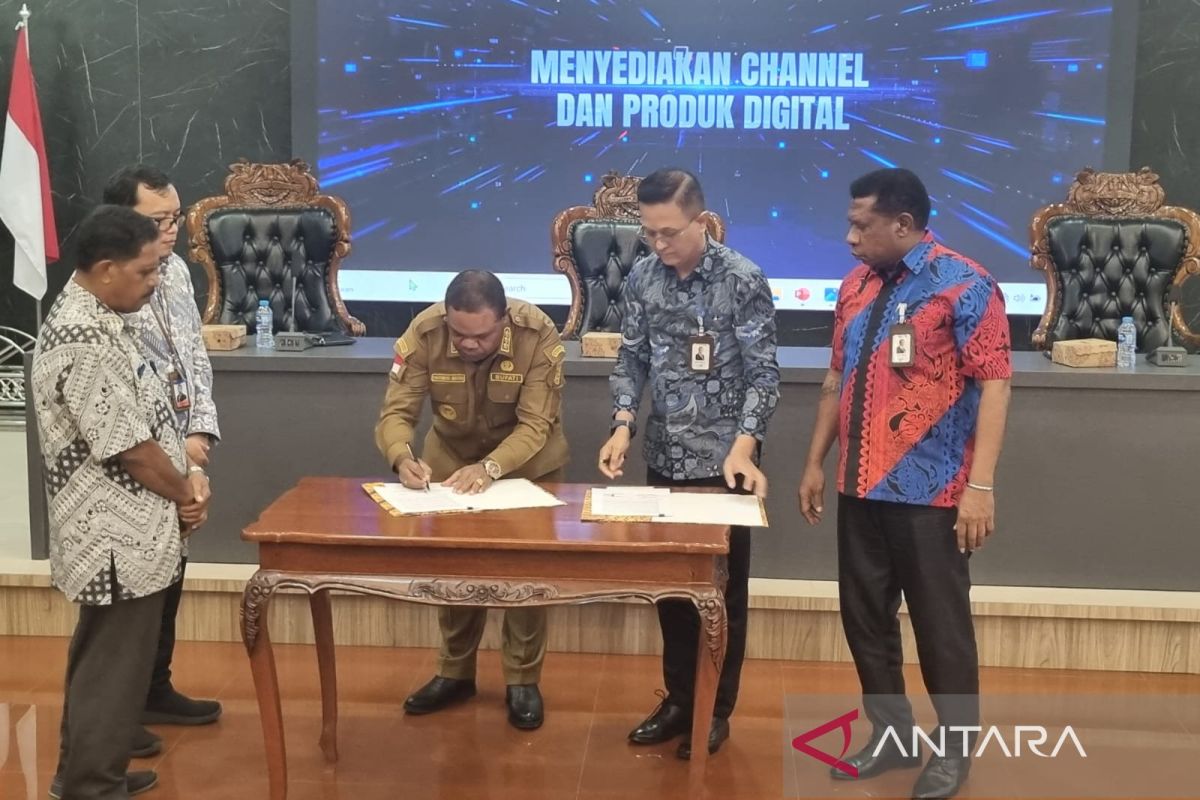 Pemkab Manokwari bekerjasama dengan Bank Papua terapkan KKPD