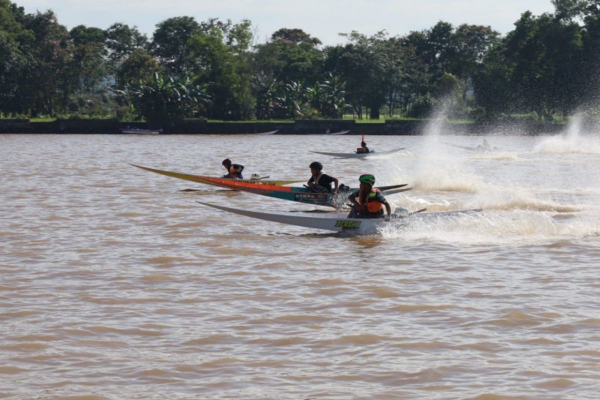 Pemkab Kukar lestarikan budaya sungai  melalui lomba ketinting