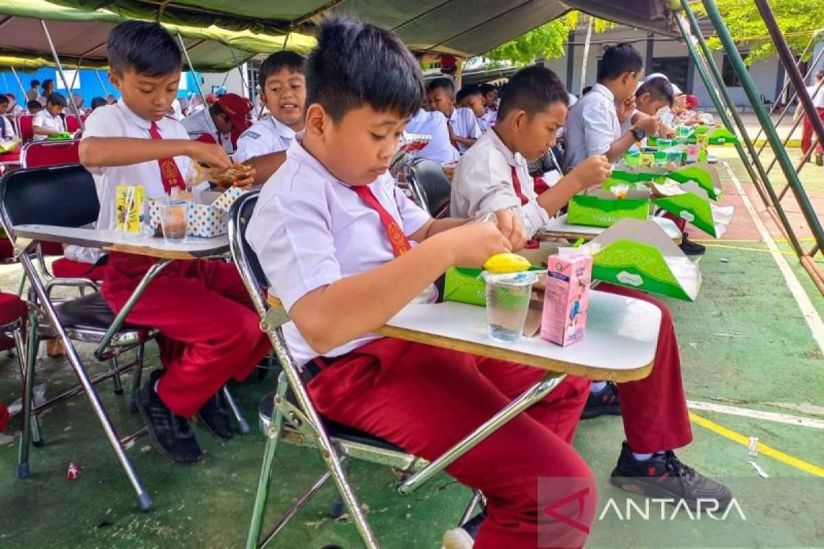 Lanal Ranai Natuna uji coba makan bergizi gratis untuk pelajar