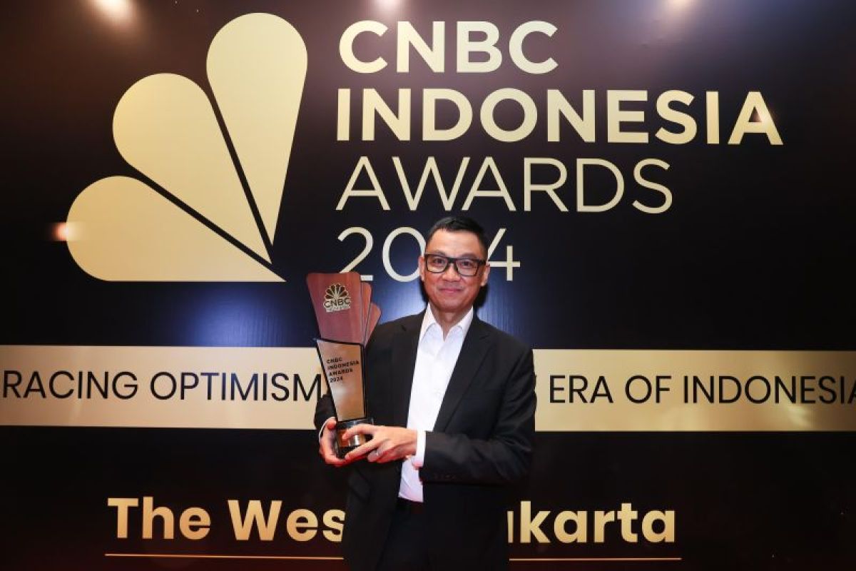 Dirut PLN Darmawan Prasodjo kembali dinobatkan jadi CEO Of The Year 2024