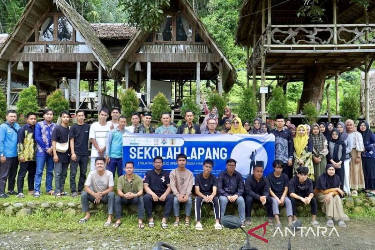 Pemkab HST bekali warga terkait publik speaking wujudkan desa inklusif