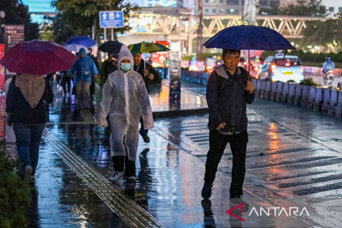 Hari Minggu, BMKG prakirakan Jakarta hujan