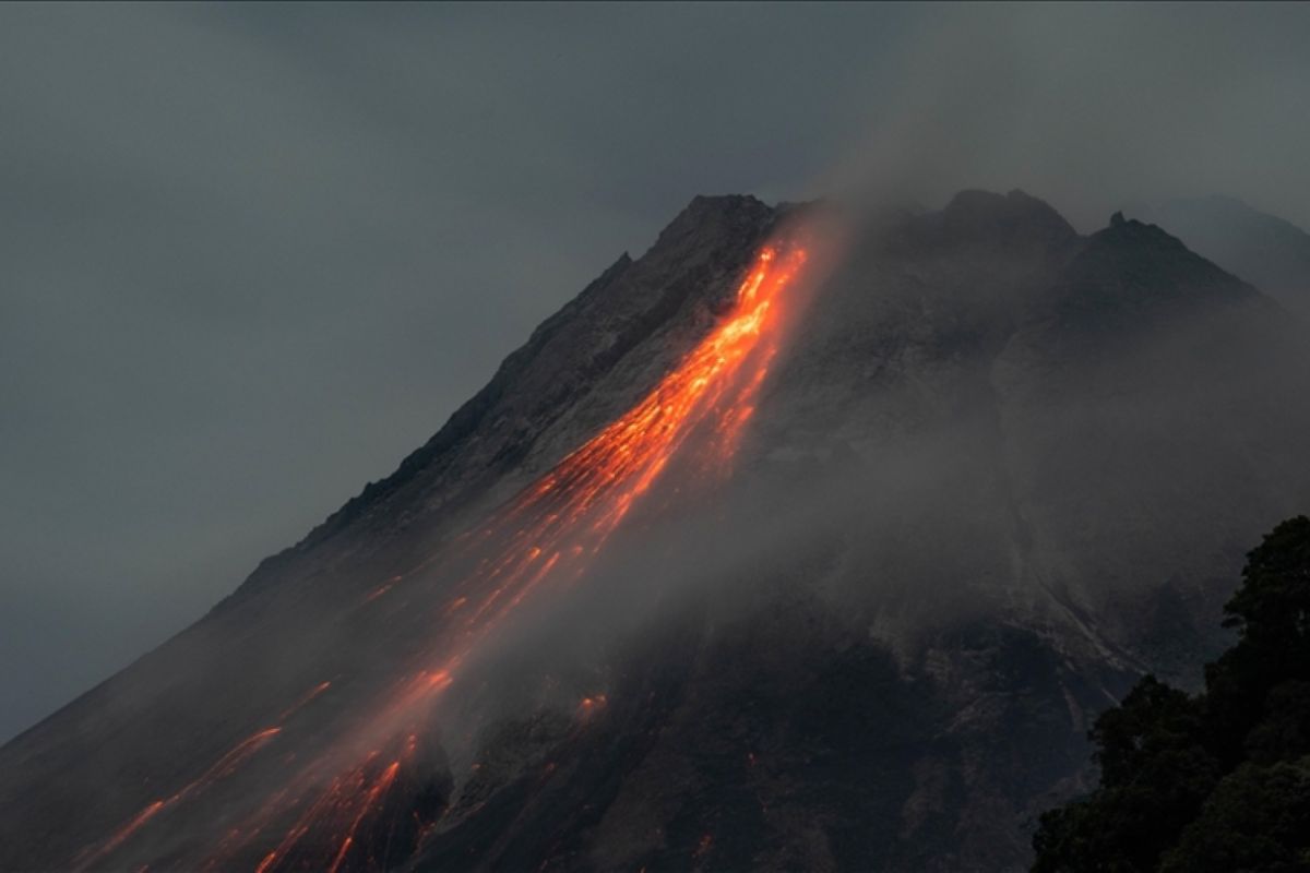 Letusan gunung berapi Kanlaon Filipina paksa 45.000 warga mengungsi