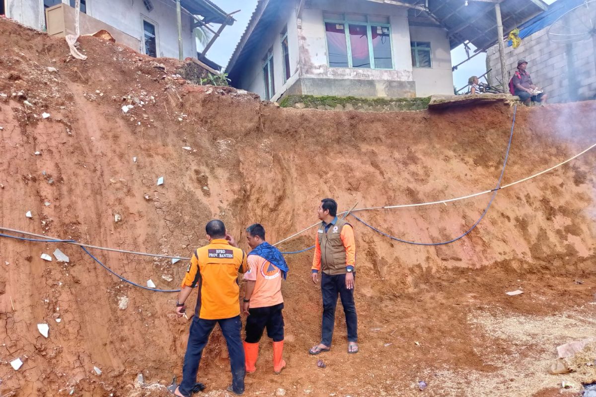 BPPTKG lakukan penelitian di lokasi bencana pergerakan tanah di Lebak