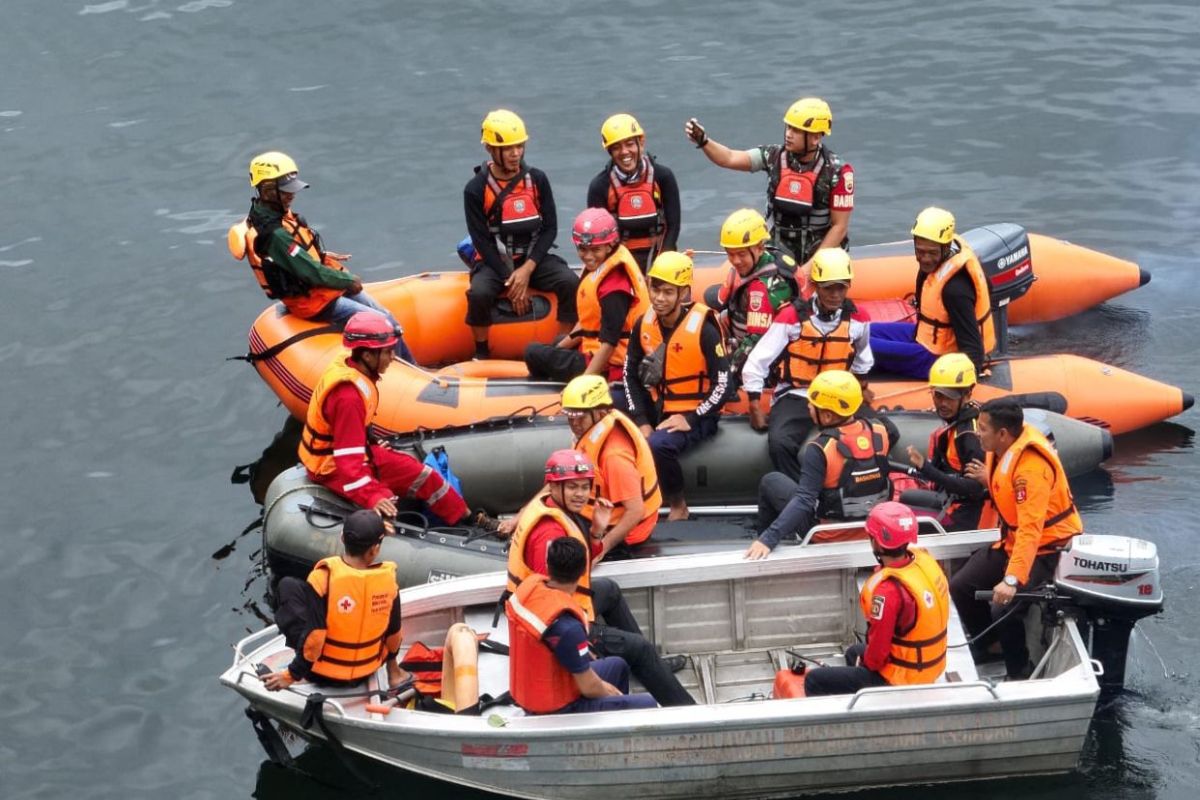 Tim gabungan Pemkab Agam terus cari nelayan tenggelam di Danau Maninjau