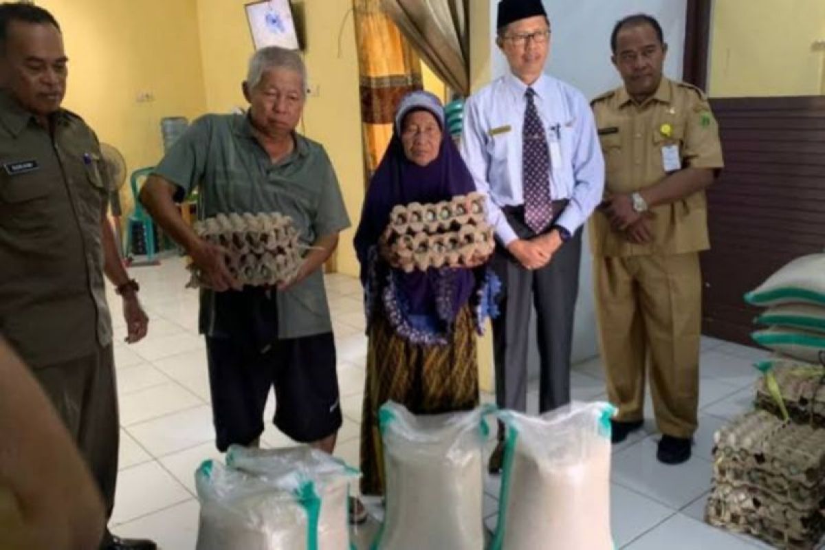 Dinsos Tabalong berikan bantuan usaha ekonomi produktif warga miskin