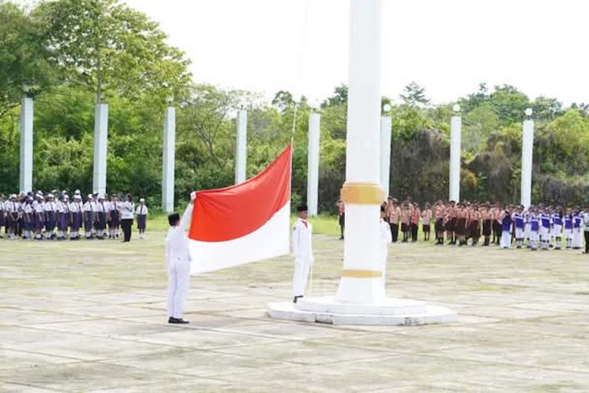 Pemkab Malra Gelar Upacara Peringatan Hari Guru Nasional Ke-79