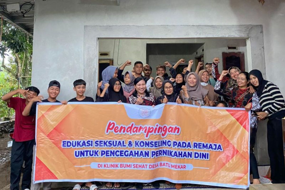 Cegah pernikahan dini, Universitas Bhakti Kencana beri konseling perkawinan di kalangan remaja Lombok Barat