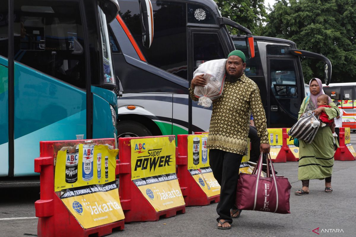 Transjakarta mulai esok melayani sejumlah rute menuju empat terminal sampai jam 23.00